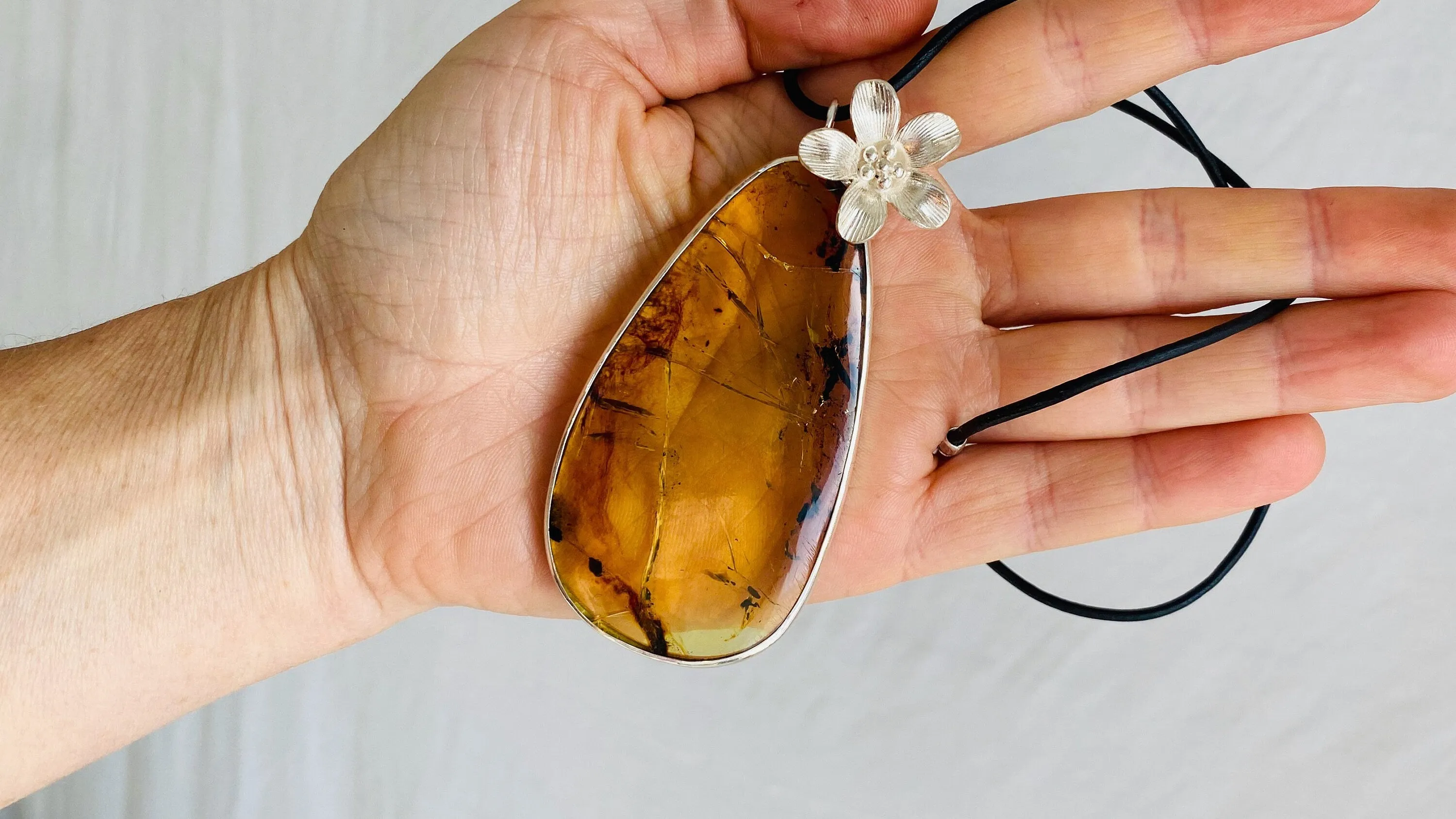 Large Amber Pendant Necklace. 1215