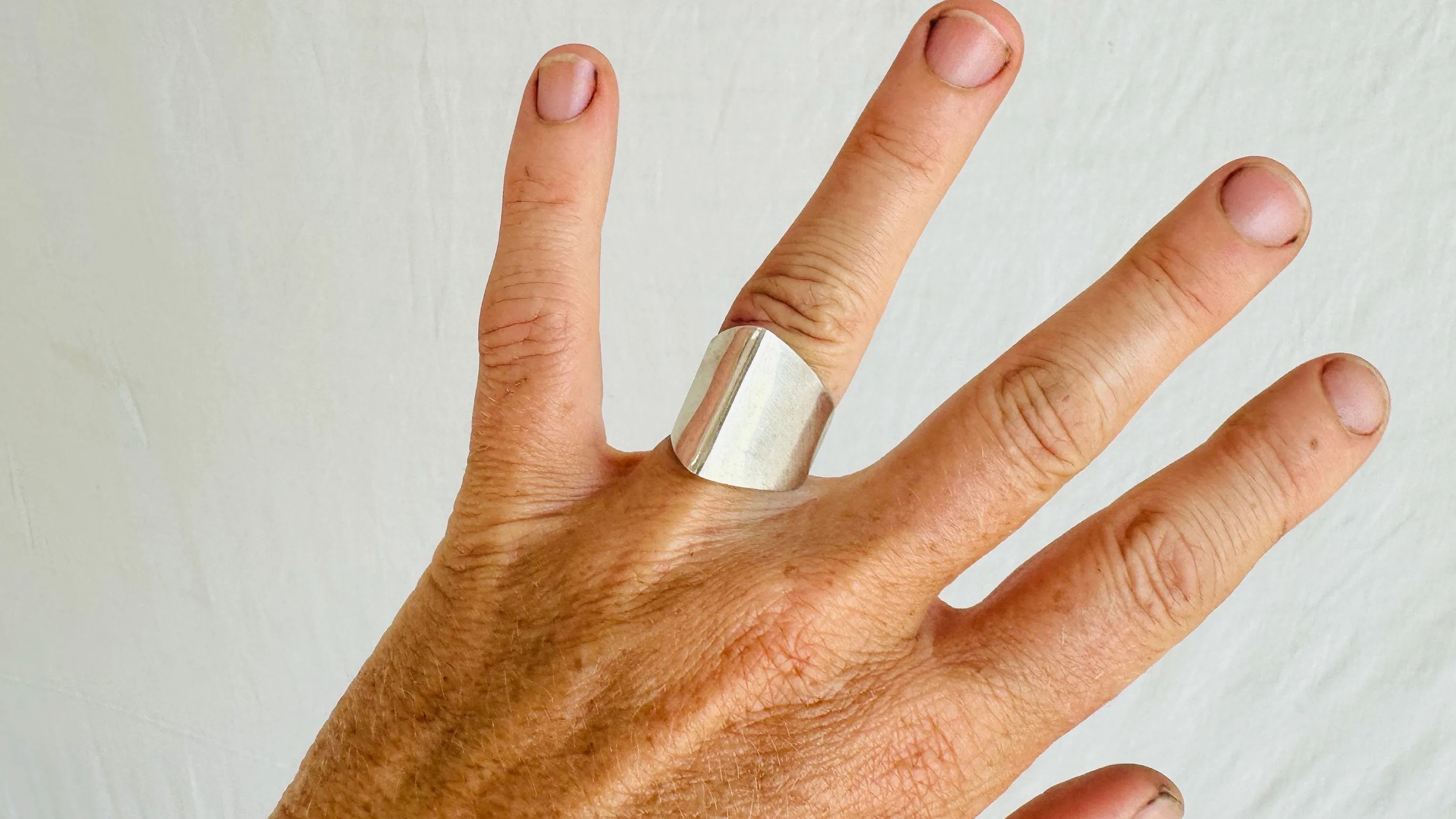 Silver Full Moon Ring. Sterling Silver. Size 7. 1041